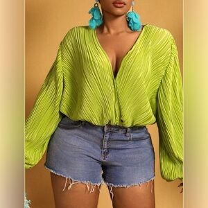 Vibrant Green Women's Plisse Top size 2X
